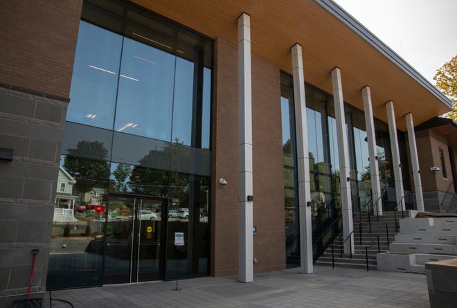 La nueva Biblioteca Pública de Marlborough en West Main Street abrirá oficialmente el lunes 2 de octubre de 2023.