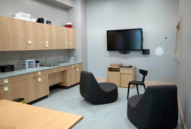 27 de septiembre de 2023, en una habitación dentro del interior para adolescentes de la nueva Biblioteca Pública de Marlborough en West Main Street.
