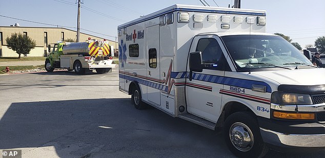 Las autoridades dijeron que la tragedia provocó la muerte de tres miembros de la misma familia: un adulto y dos niños menores de 12 años.Otras dos personas murieron y cinco fueron trasladadas en avión al hospital