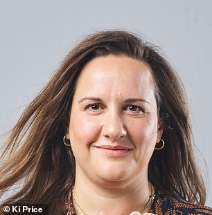 katie tiene 42 años