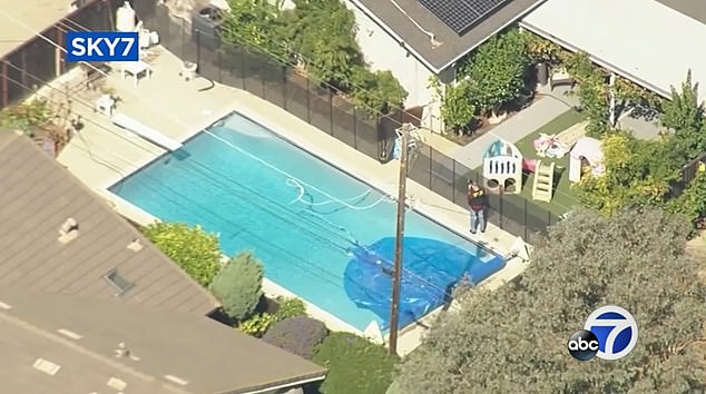La policía de San José dice que encontraron varios niños en la piscina