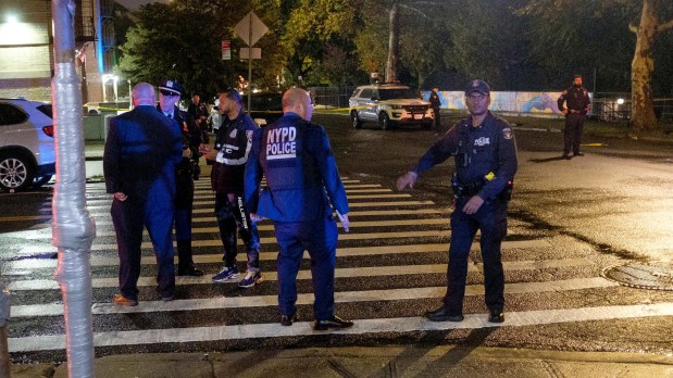 Hombre, mujer y perro asesinados a tiros en masacre callejera en Washington Heights