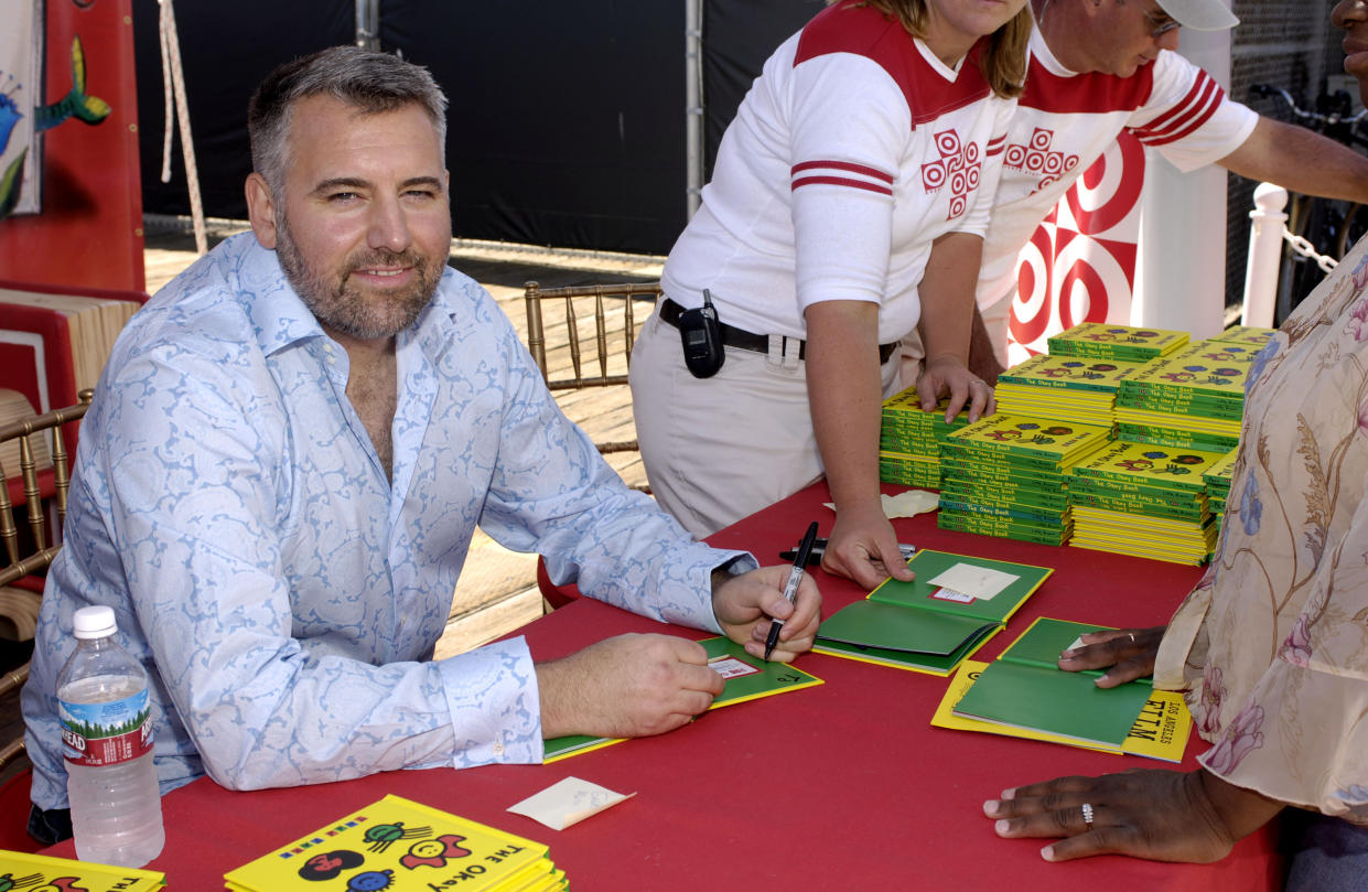 Todd Parr firma su libro