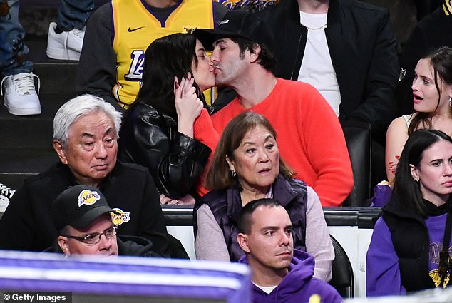 Los tortolitos han estado en la vía rápida desde que fueron vistos juntos por primera vez en un partido de baloncesto de Los Angeles Lakers en enero de 2023 (en la foto de diciembre de 2023).