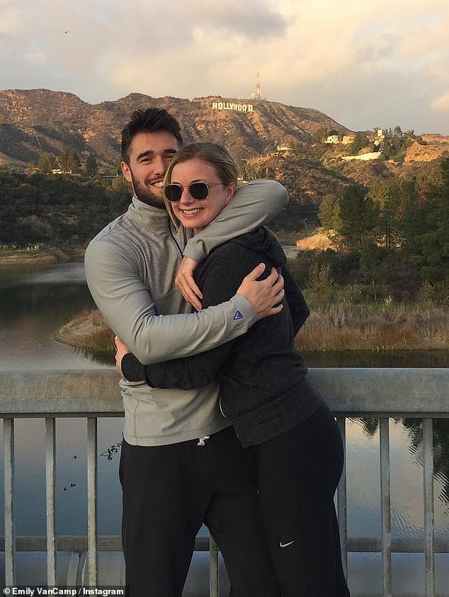 La pareja se conoció en el set de la serie de televisión Revenge en 2011 y salieron durante unos seis años antes de casarse en 2017.