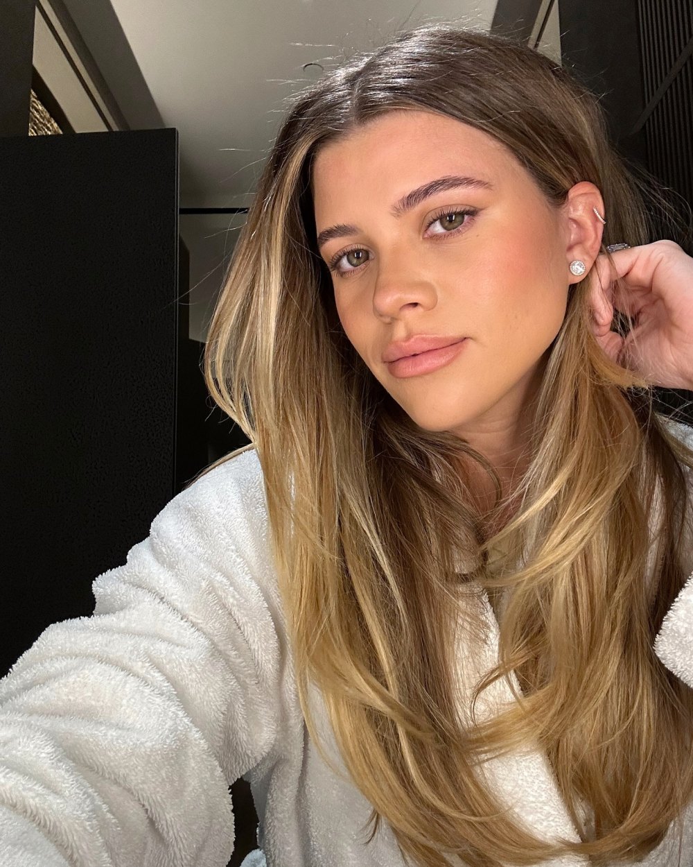 Sofia Richie habla sobre el acné del embarazo y su nueva rutina de cuidado de la piel