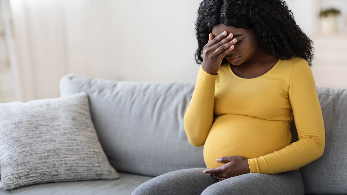 Mujer embarazada con dolor