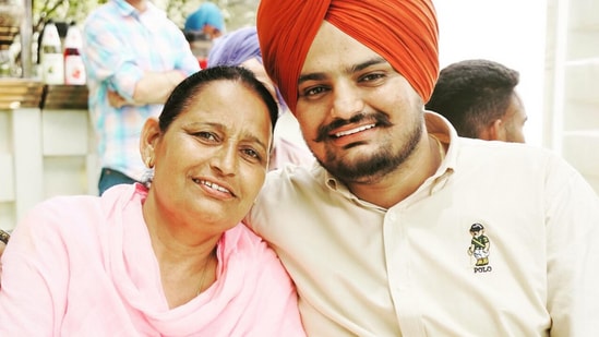 La madre de Sidhu Moosewala se sometió a un tratamiento de FIV y quedó embarazada con éxito.