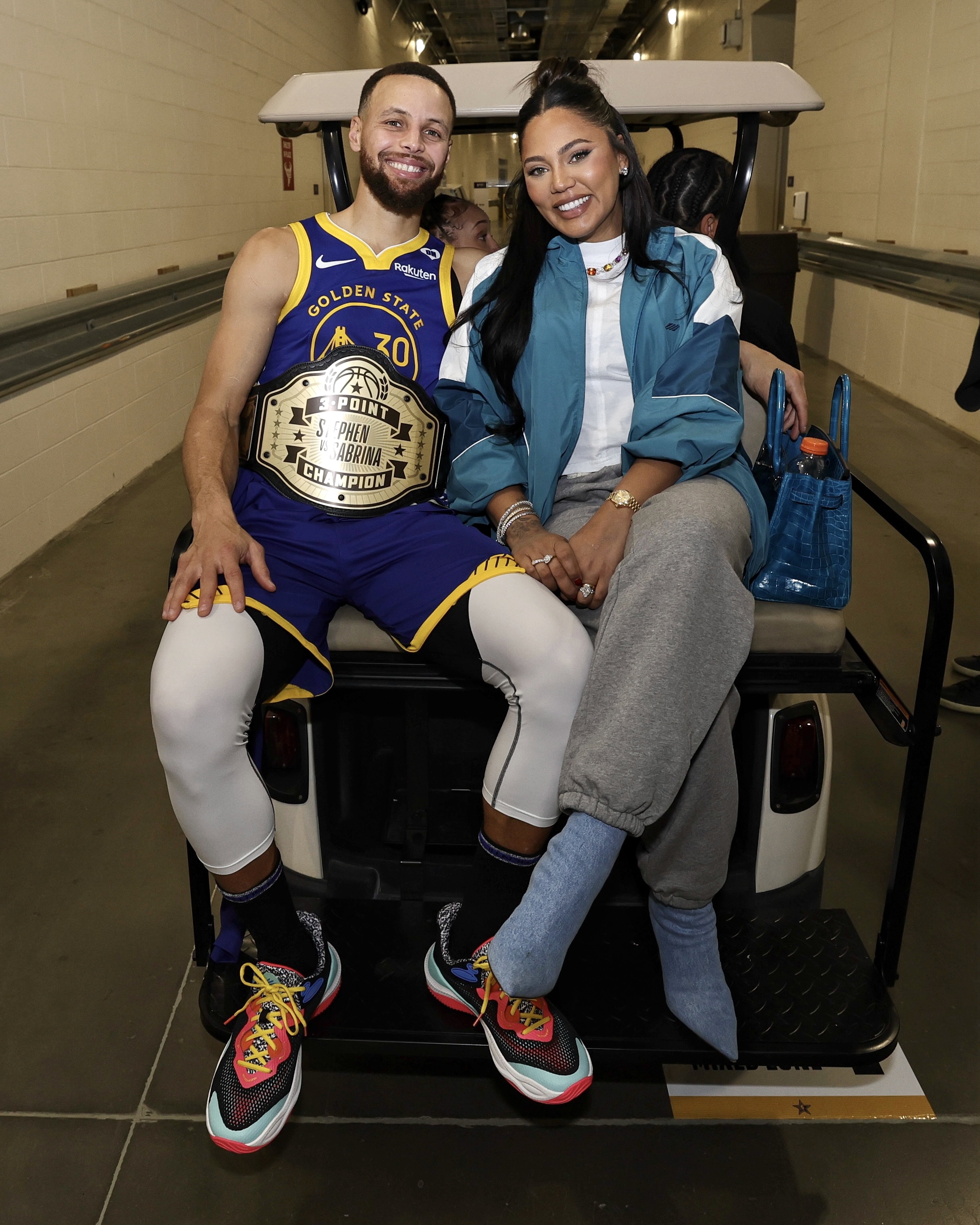 Curry y su esposa tienen tres hijos.