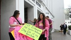La Corte Suprema de Alabama dictaminó que los embriones congelados se consideran niños y quienes los destruyan pueden ser procesados ​​bajo la ley de muerte por negligencia del estado.