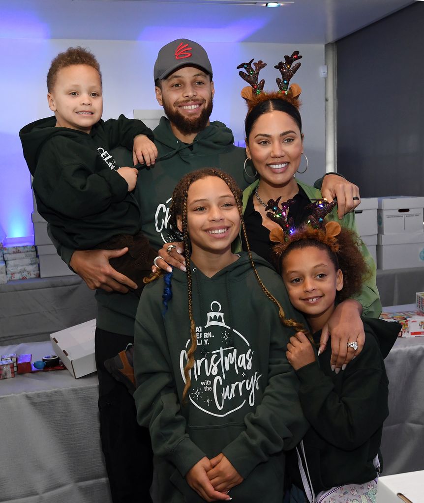 Stephen Curry pasa la Navidad con su esposa e hijos