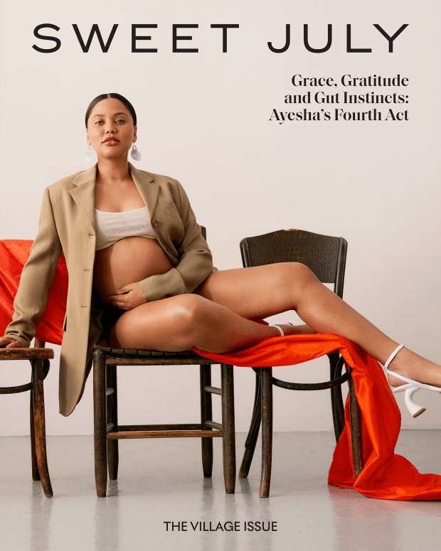 Ayesha Curry aparece en la portada de la revista Sweet July. (Dulce julio // Cortesía de Camila Falquez)