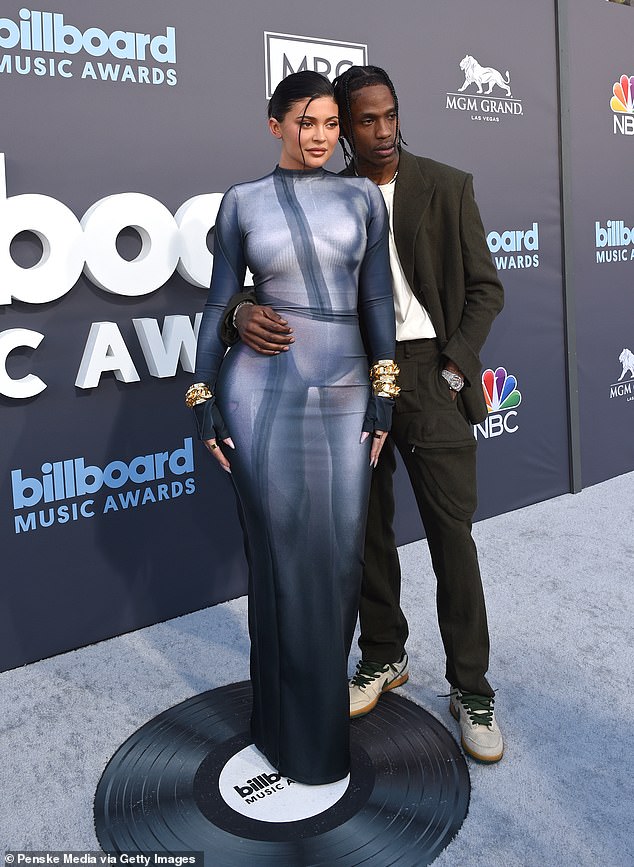 Jenner terminó su relación intermitente de cinco años con Scott en 2022; los dos primeros aparecen en los Billboard Music Awards 2022 en Las Vegas;