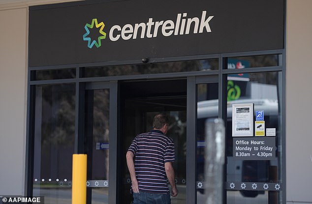 Según Services Australia, puede recibir un pago único de 4.059,17 dólares por una muerte fetal que cumpla con su definición.