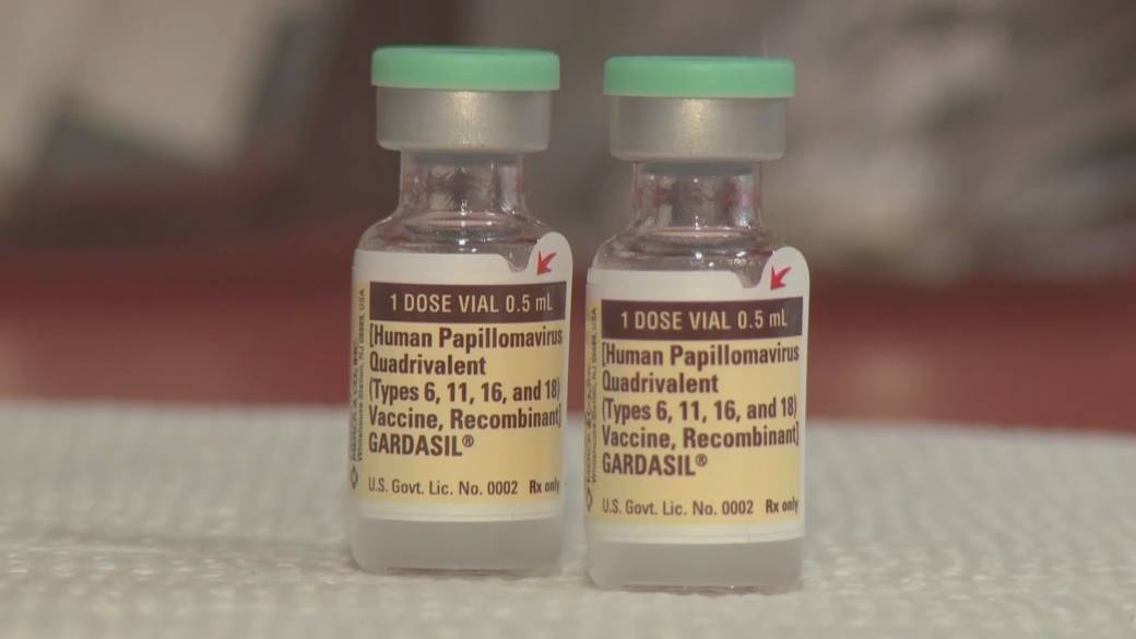 Haga clic para reproducir el vídeo: “La vacuna contra el VPH también protege contra el cáncer en los hombres”