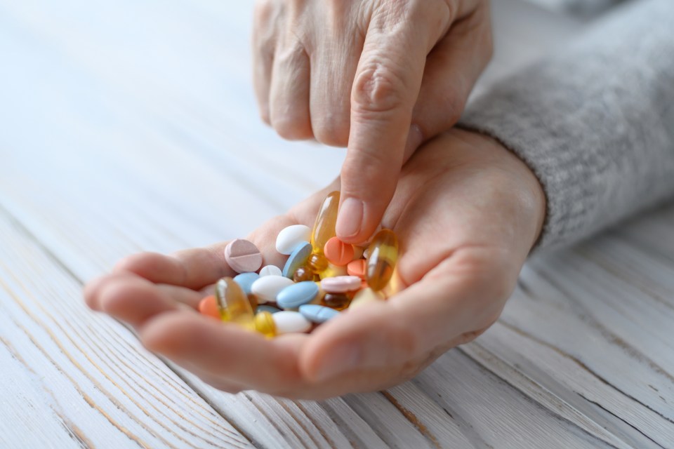 Los expertos advierten que hay varios suplementos que se deben evitar con ciertos medicamentos y otras pastillas.