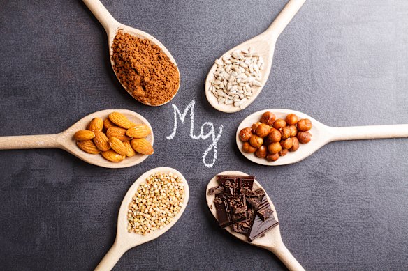 La suplementación con magnesio puede ayudar a relajar el sistema nervioso en los alimentos.
