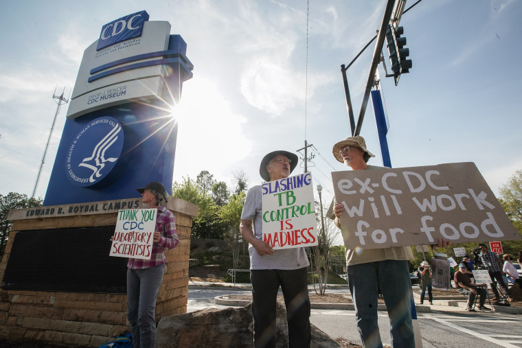 Los despidos masivos comienzan en los Centros para el Control de Enfermedades en Atlanta