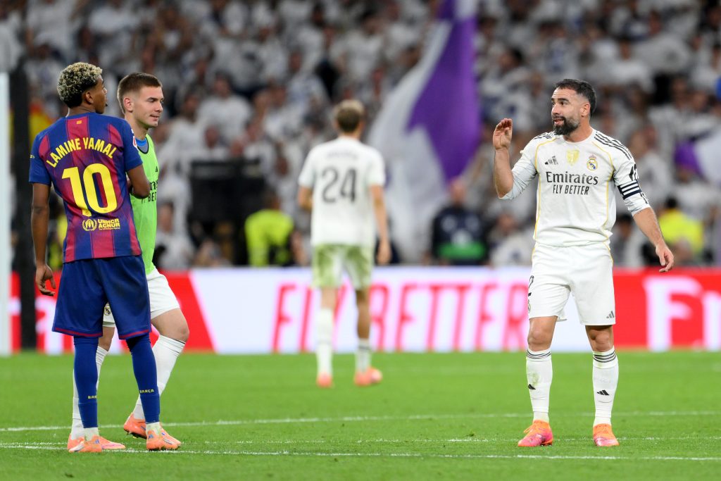 Dani Carvajal del Real Madrid y Lamine Yamar del Barcelona