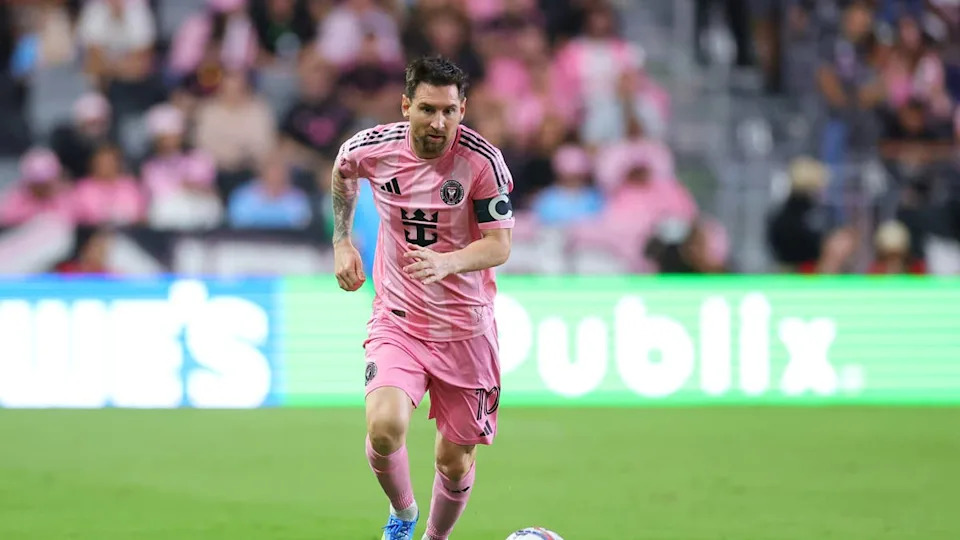 Lionel Messi, número 10 de Inter Miami CF, controla el balón durante el partido de la Major League Soccer (MLS) entre Inter Miami CF y Austin FC en el Nu Stadium el 4 de abril de 2026 en Miami, Florida. (Foto de Megan Briggs/Getty Images) Foto de Megan Briggs/Getty Images