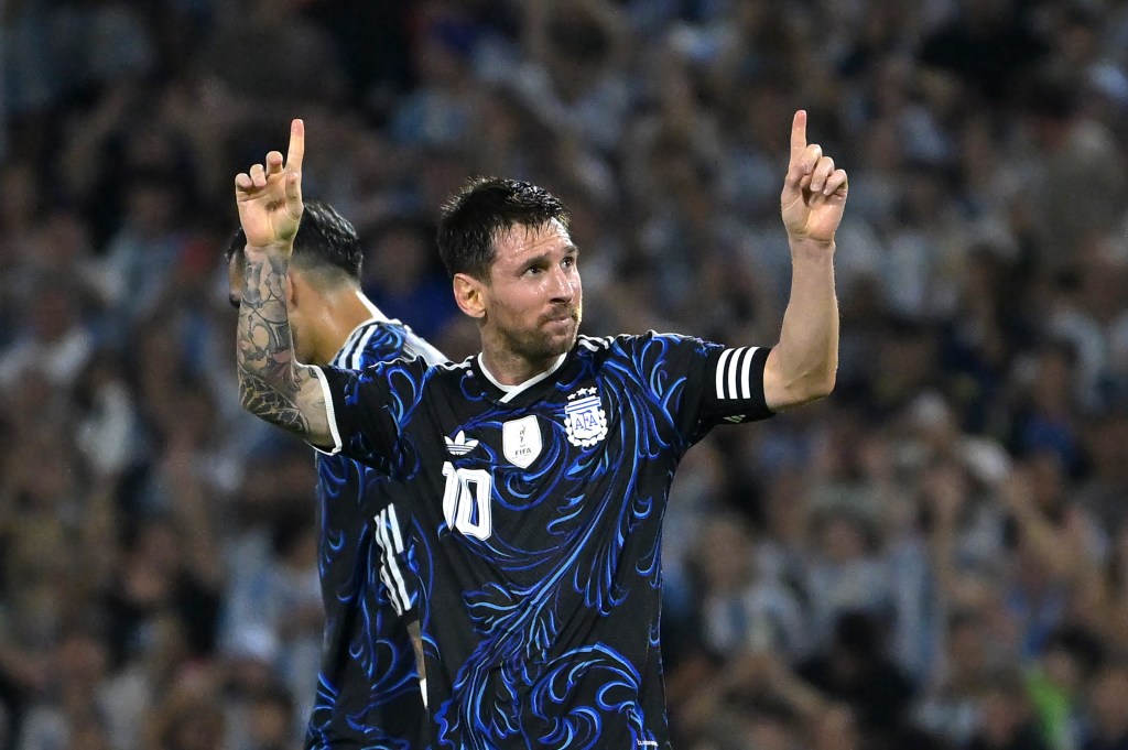 Lionel Messi de Argentina celebra luego de anotar el segundo gol de su equipo durante el partido amistoso internacional entre Argentina y Zambia en el Estadio Alberto J. Armando el 31 de marzo de 2026 en Buenos Aires, Argentina.