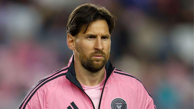 Lionel Messi enfrenta una demanda por fraude mientras un promotor de Florida afirma que la estrella argentina sufrió enormes pérdidas después de perderse un partido de exhibición en Venezuela (Imagen vía Getty) Messi enfrenta una demanda por fraude de 7 millones de dólares, un promotor de Florida afirma que la estrella argentina sufrió enormes pérdidas después de perderse el partido de exhibición en Venezuela