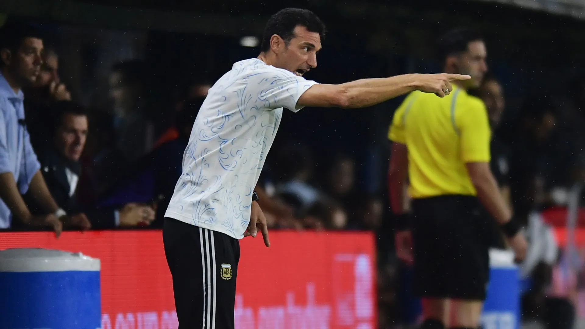 El entrenador argentino Lionel Scaloni reacciona durante el amistoso internacional contra Mauritania.