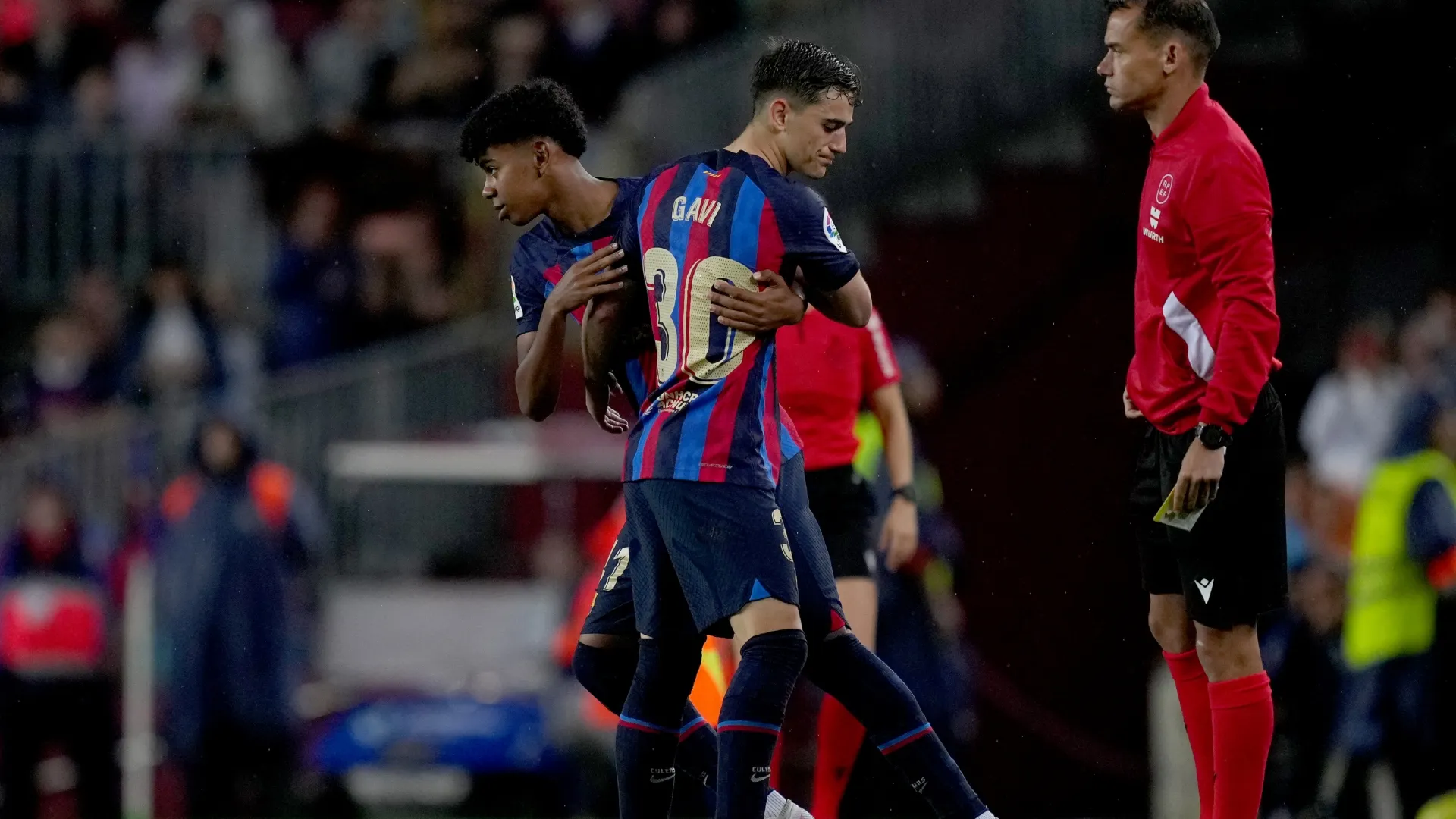 Garvey del FC Barcelona fue sustituido por Lamine Yamar en el partido ante el Real Betis.