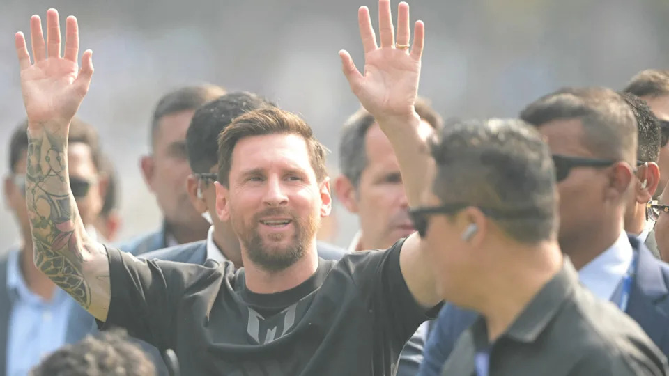 Inauguración de estatua de Messi en India provoca caos y arrestan a organizador