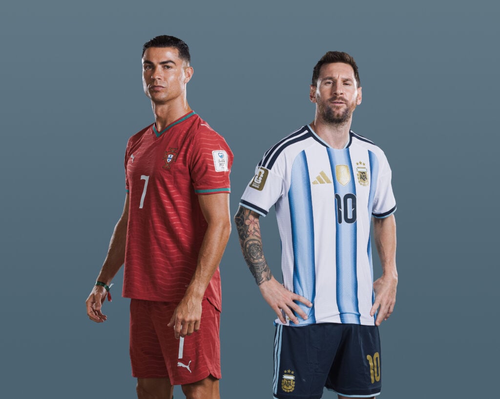 En esta imagen compuesta publicada el 15 de junio, se compara a Cristiano Ronaldo de Portugal (LR) y Lionel Messi de Argentina mientras posan durante la sesión de retratos oficial de la Copa Mundial de la FIFA 2026 en Kansas City el 14 de junio de 2026, y en Palm Beach, Florida, el 11 de junio de 2026. Las dos leyendas del fútbol se están preparando para competir en su última Copa Mundial de la FIFA.